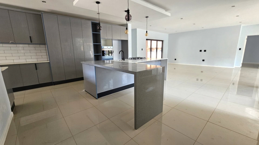 5 Bedroom Property for Sale in Melodie North West